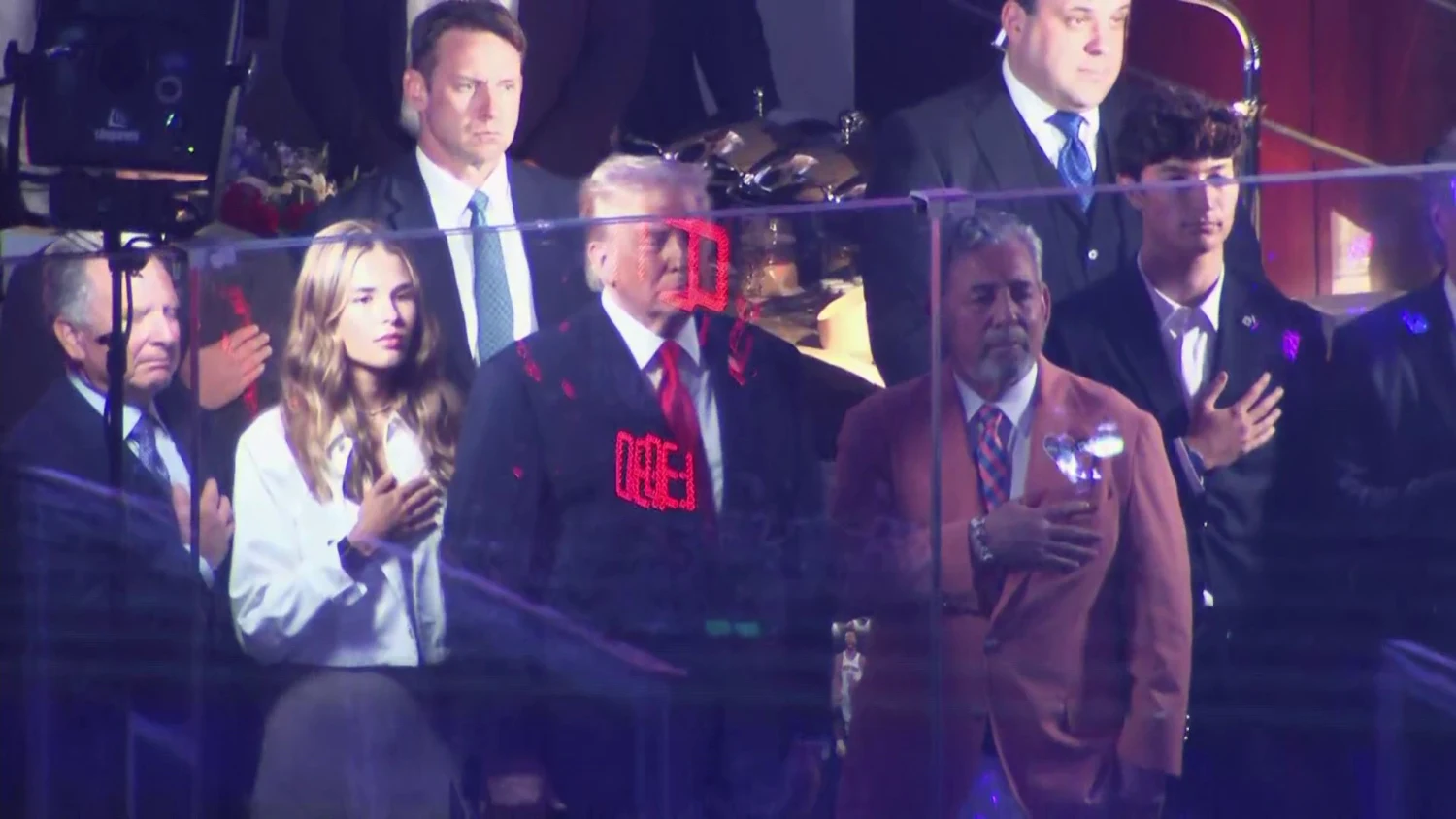 (VIDEO) Trump, huiduit la al treilea meci al finalei NBA de la New York
