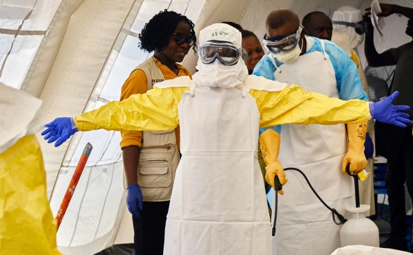 Financial Times: Focarul de Ebola din Congo – „repetiție generală” pentru o nouă pandemie