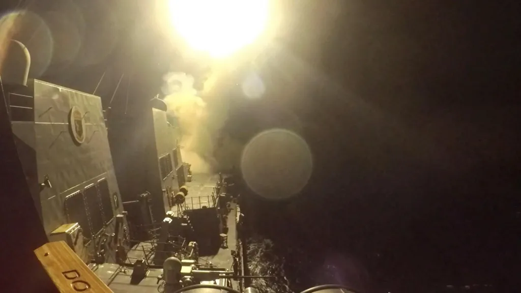 (ВИДЕО) США нанесли новые удары по Ирану. Тегеран заявил о закрытии Ормузского пролива