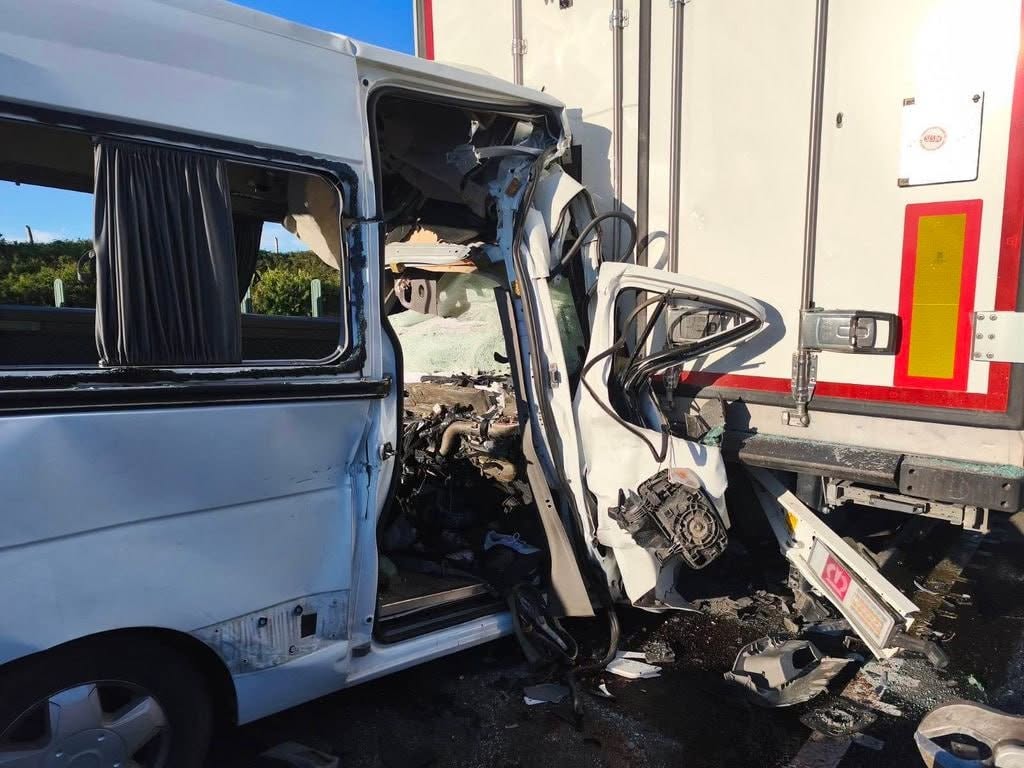 Poliția ungară: șoferul microbuzului din Moldova ar fi adormit la volan și a lovit un vehicul ucrainean