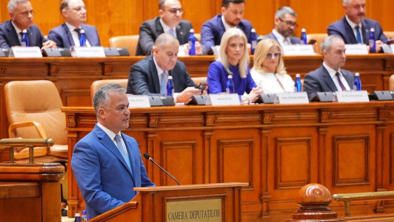 Criza politică din România se adâncește, scrie Le Monde