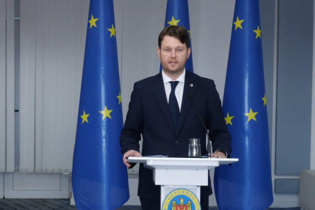 (ВИДЕО) Гаврилица обещает, что после реформы зарплаты не сократят, но повышения получат не все