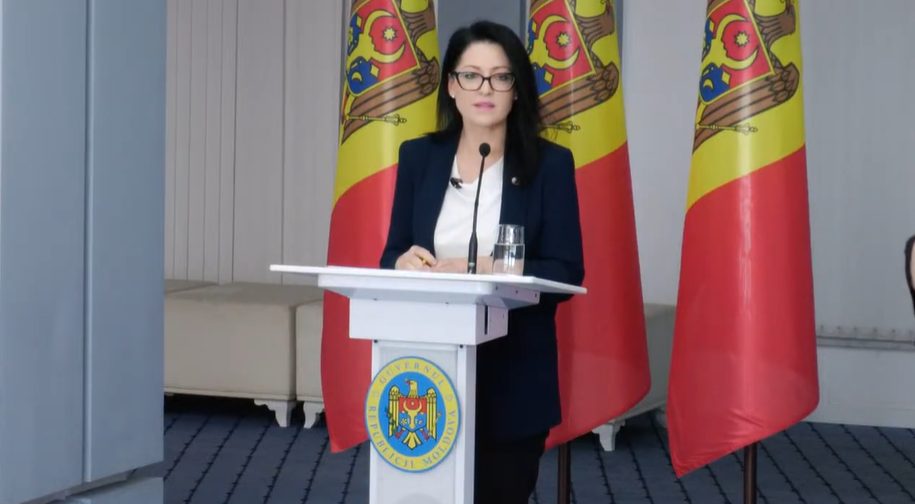 Реформа отпусков: календарные дни заменят рабочими, а дополнительные отпуска за стаж для чиновников отменят