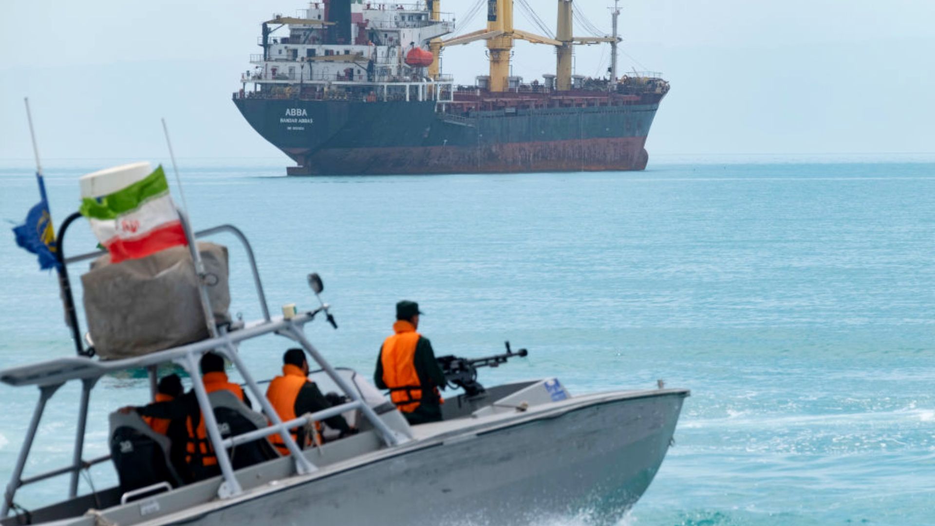 Iranul anunță că „închide” Strâmtoarea Ormuz ca răspuns la atacurile israeliene din Liban