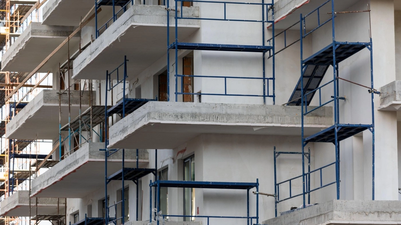 Agențiile imobiliare avertizează că măsurile fiscale propuse de Guvern pot duce la scumpirea locuințelor