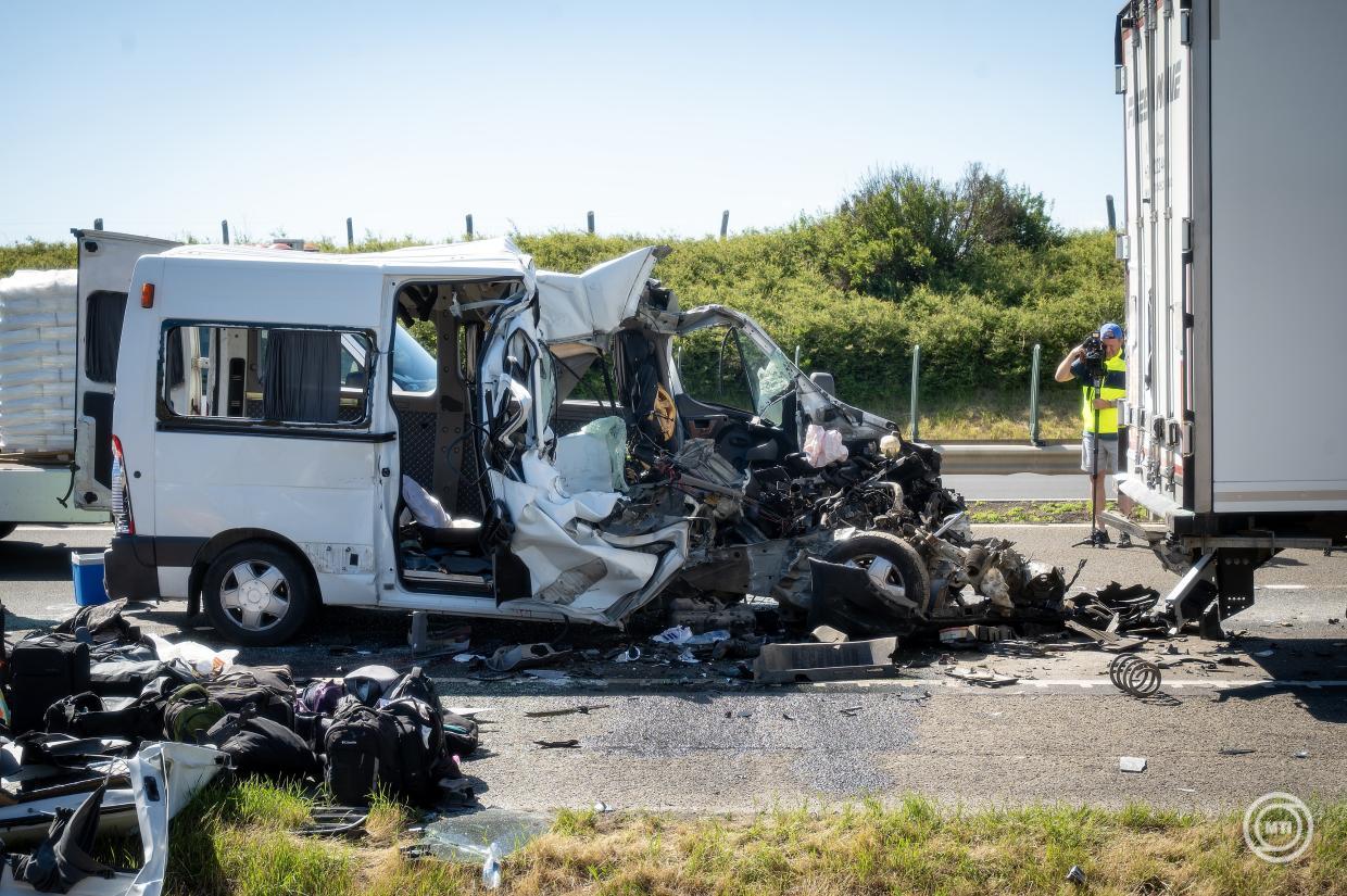 Accidentul din Ungaria: șoferul microbuzului este în stare gravă, iar un alt pasager rănit este stabil