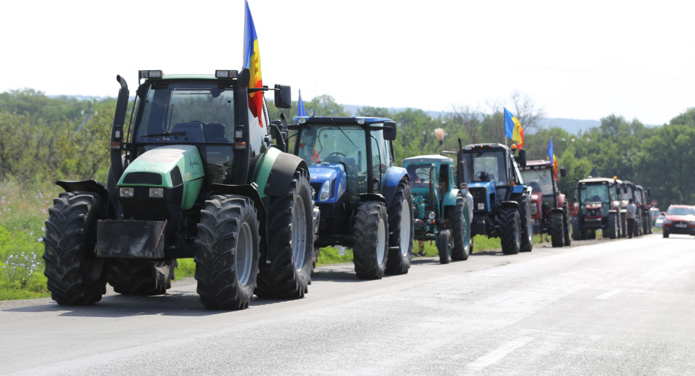 Fermierii din Rezina se alătură protestelor din 12 iunie! Agricultorii vor ieși cu utilajele pe traseu