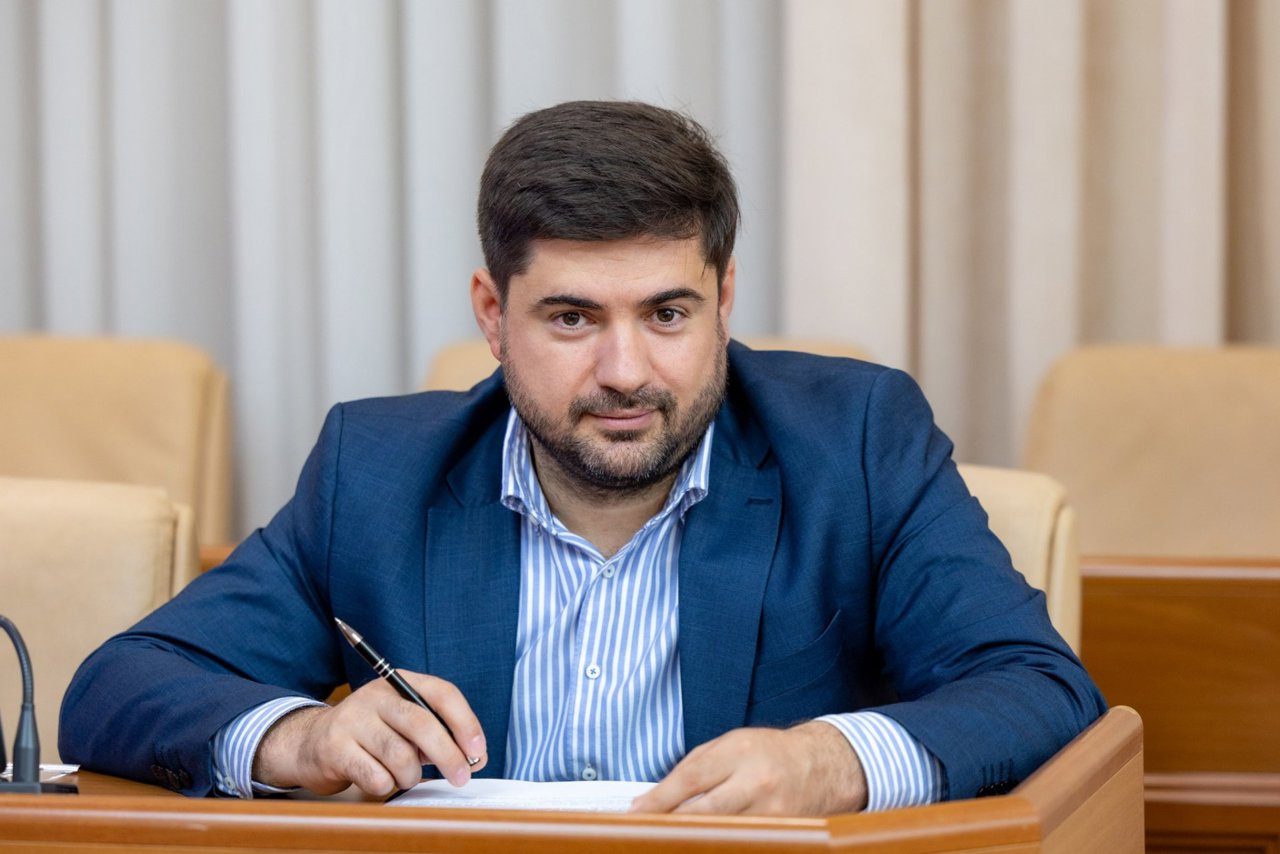 Guvernul a acceptat demisia lui Roman Cojuhari de la APP