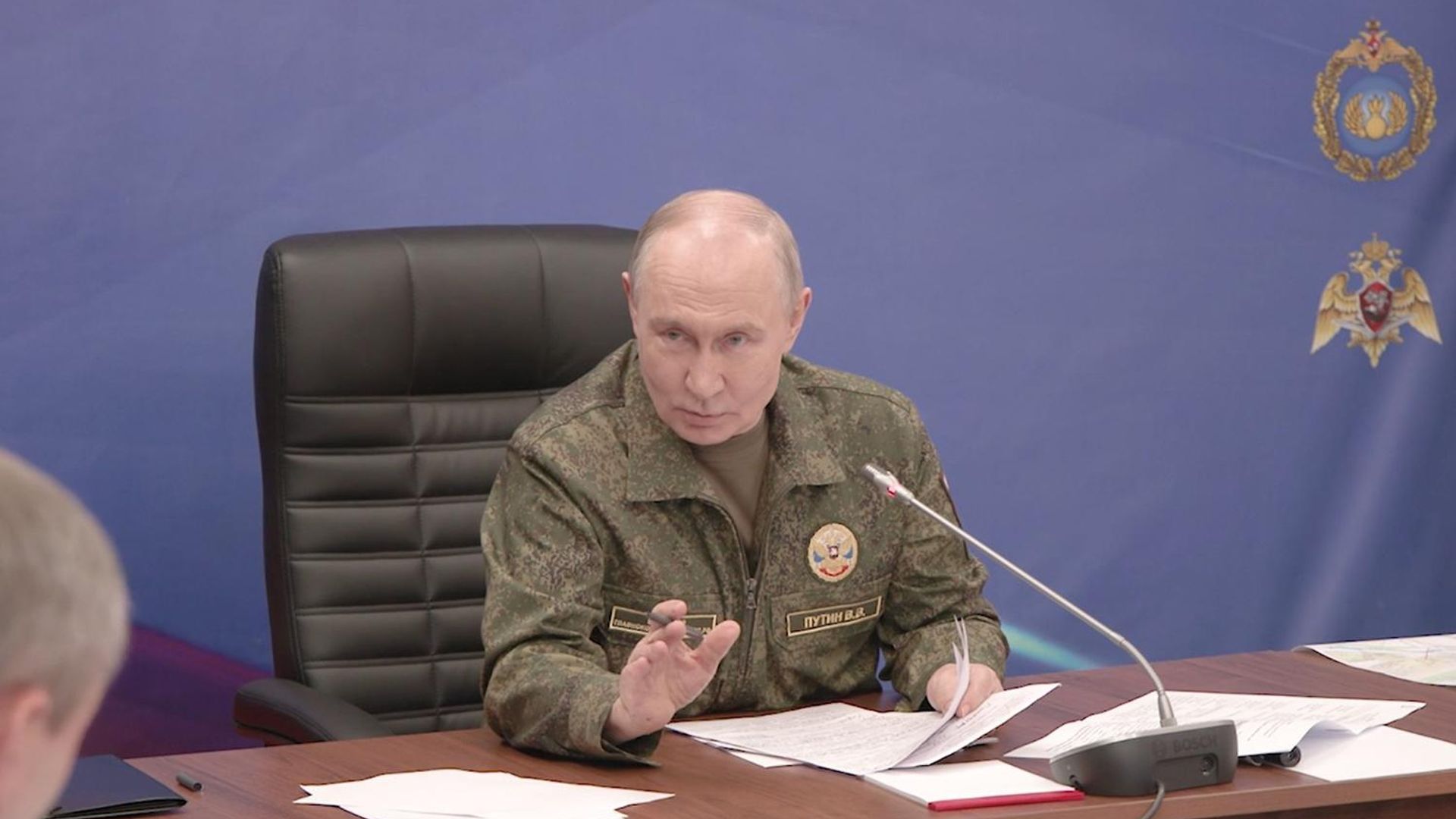 Путин поручил продолжить массированные удары по Украине