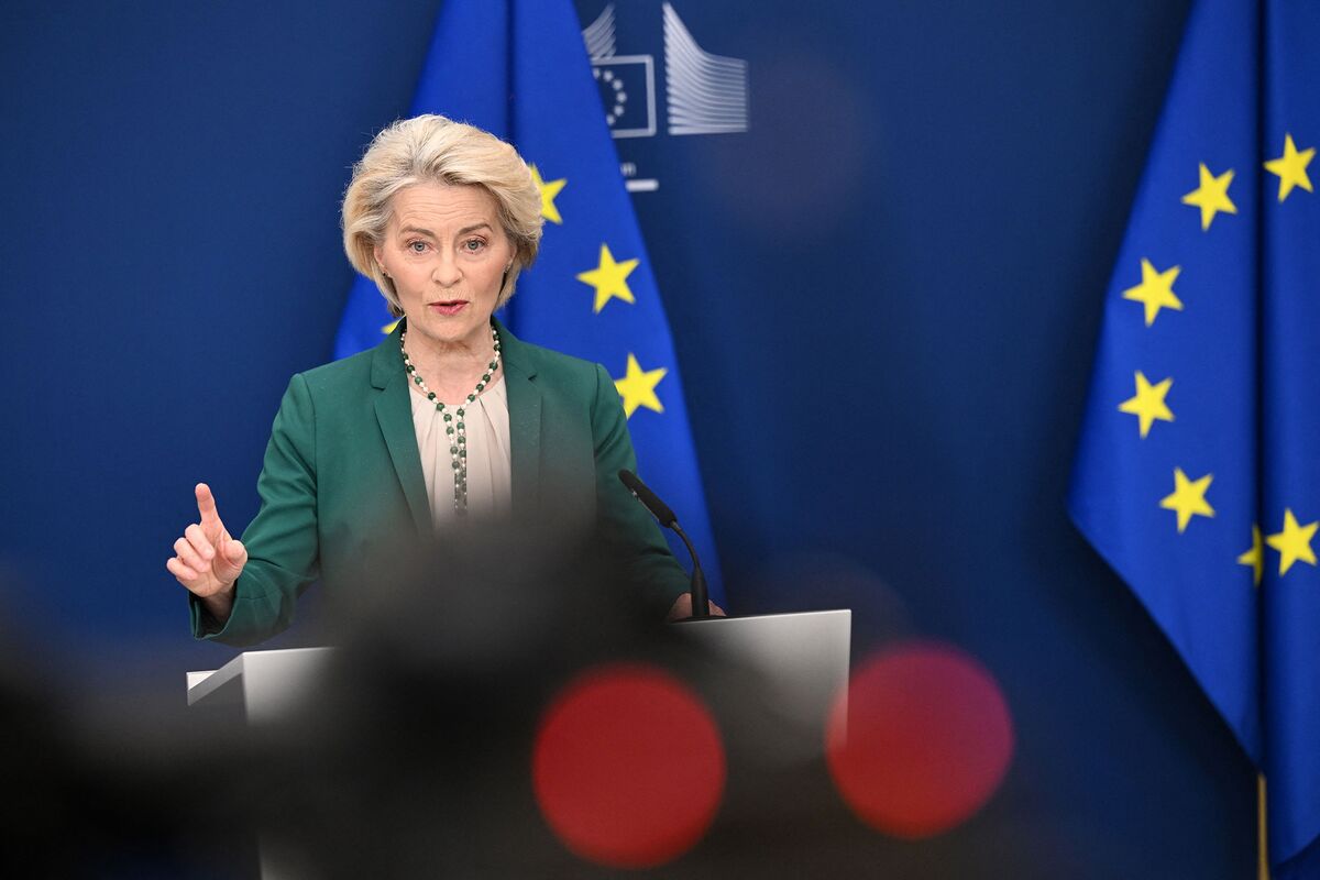 Euractiv: Урсула фон дер Ляйен может уже в сентябре объявить о запрете соцсетей для детей