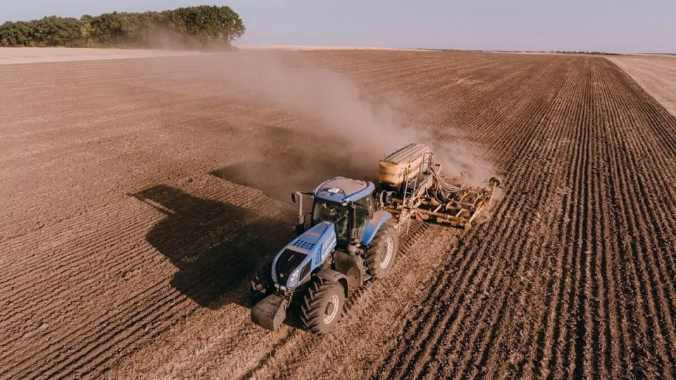 Motorina lipsește de o săptămână: agricultorii avertizează asupra riscului blocării lucrărilor agricole
