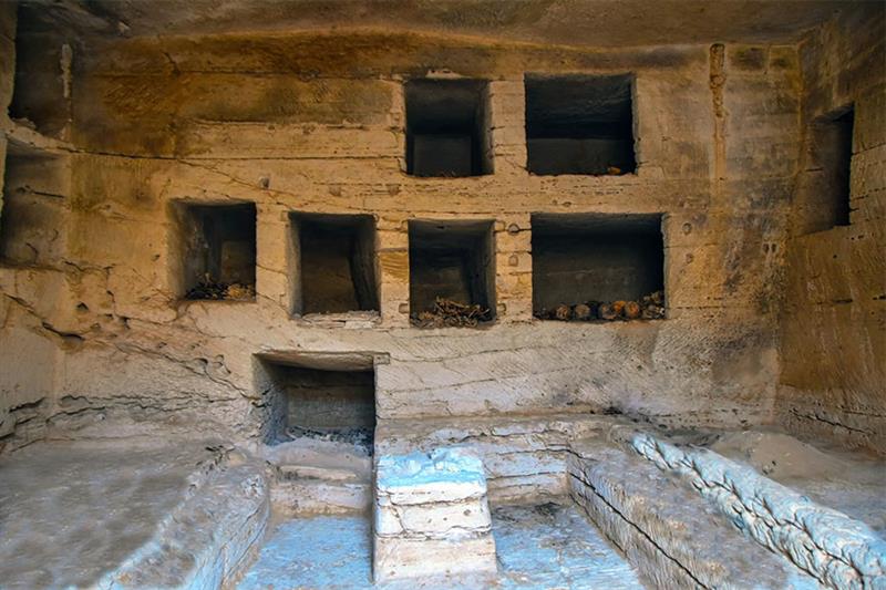 Egipt: 18 morminte antice, descoperite cu amulete ale „limbii de aur”