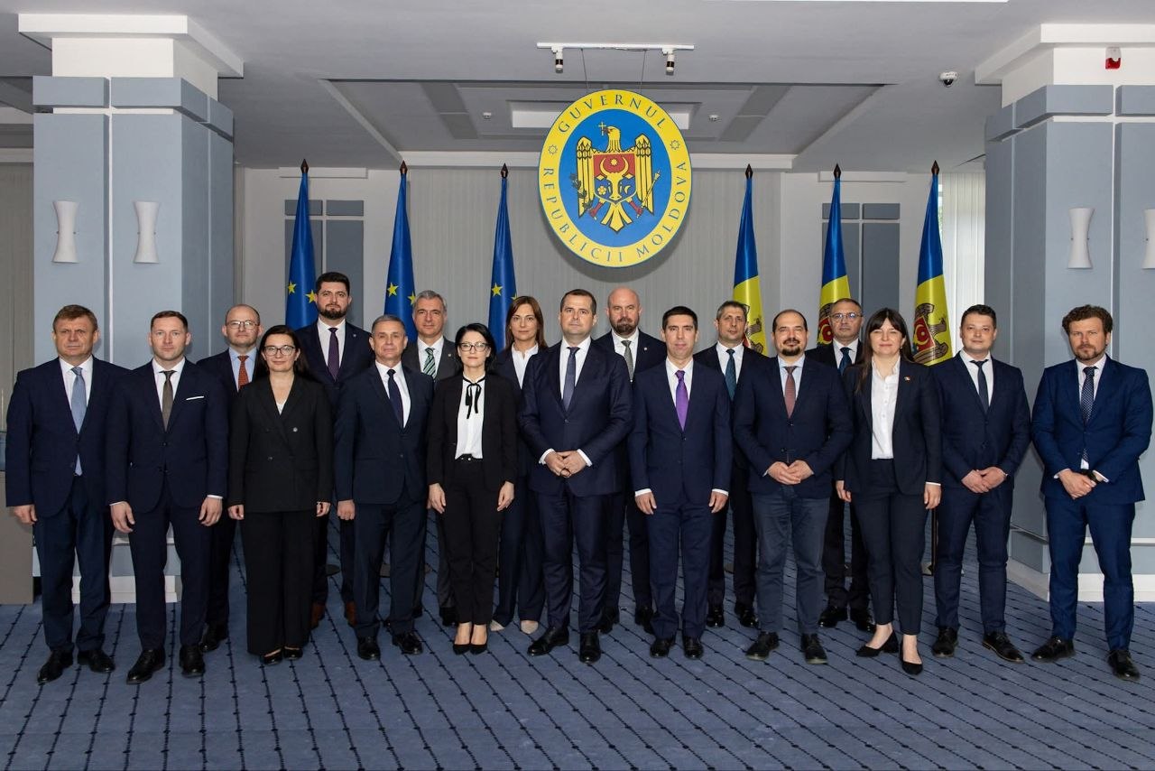 Republica Moldova are un nou Guvern. Cabinetul condus de Vasile Tofan a fost învestit  cu votul a 53 de deputați PAS