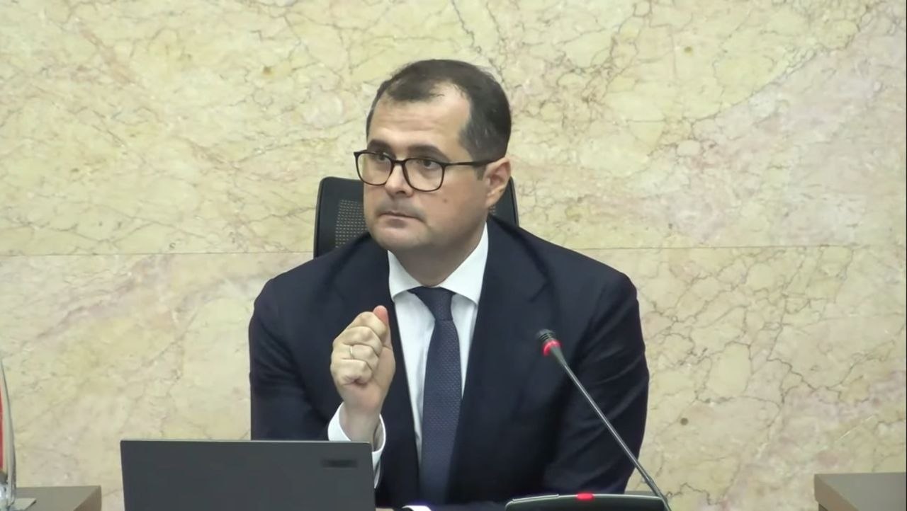 După ce au prosperat ani la rând, „salariile de lux” ajung în vizorul Guvernului