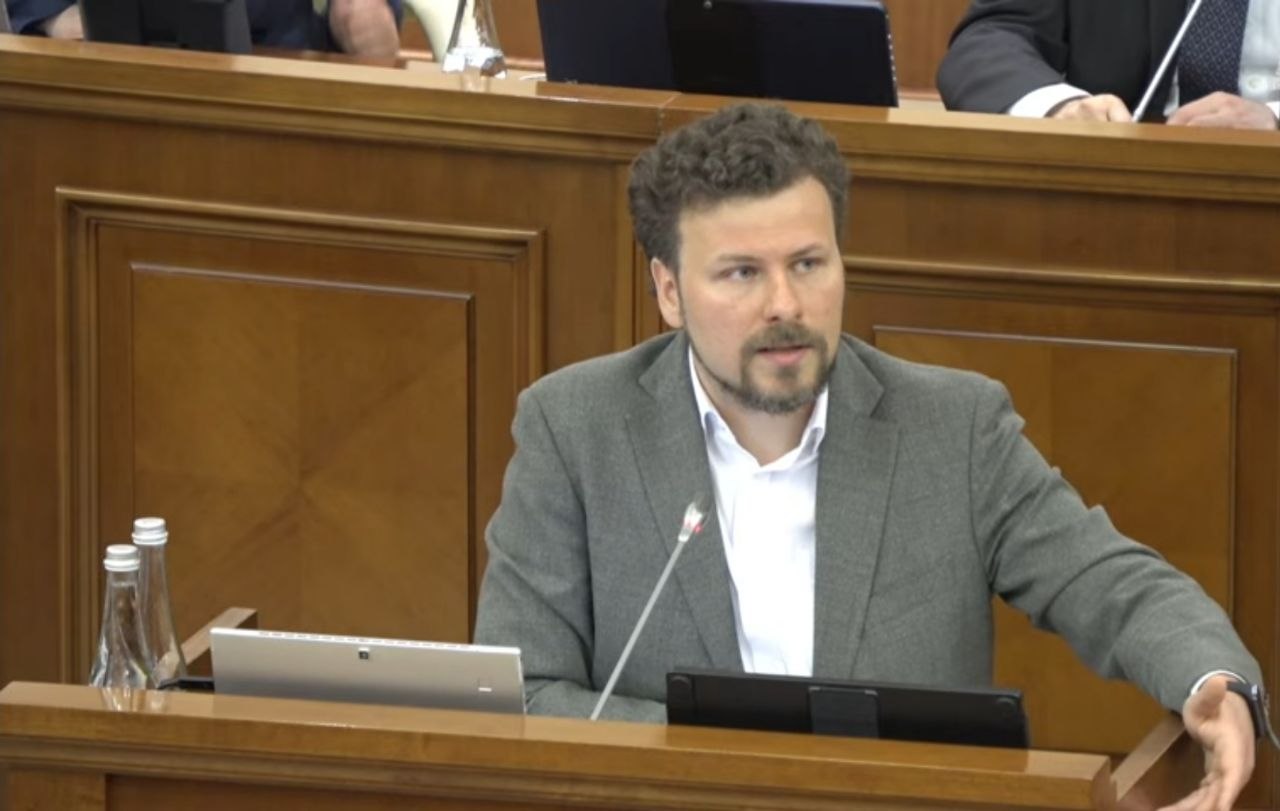 Кику — Перчуну: Ваша реформа не решает ни проблемы школ, ни зарплат, ни хаоса в системе образования