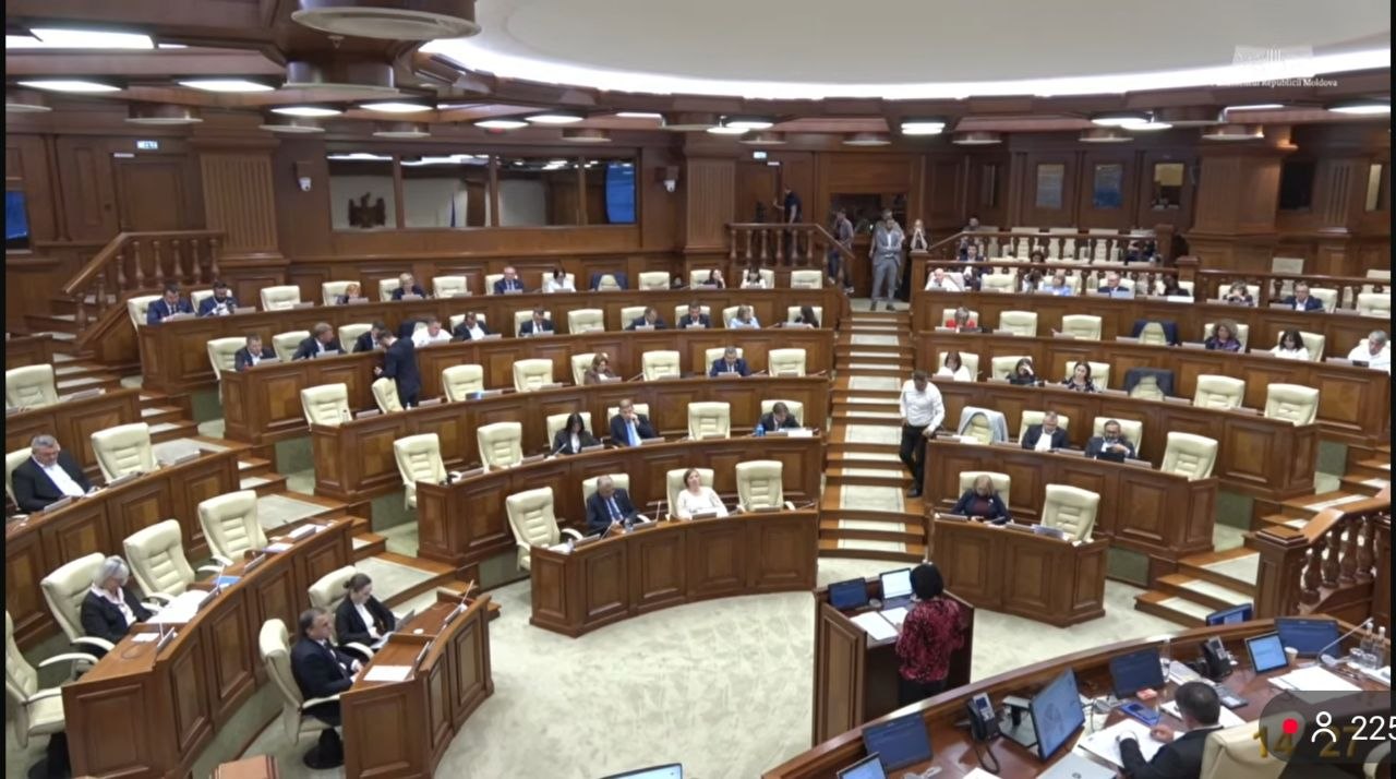 Реформа «Restart în educație» принята в первом чтении, несмотря на протесты и критику оппозиции