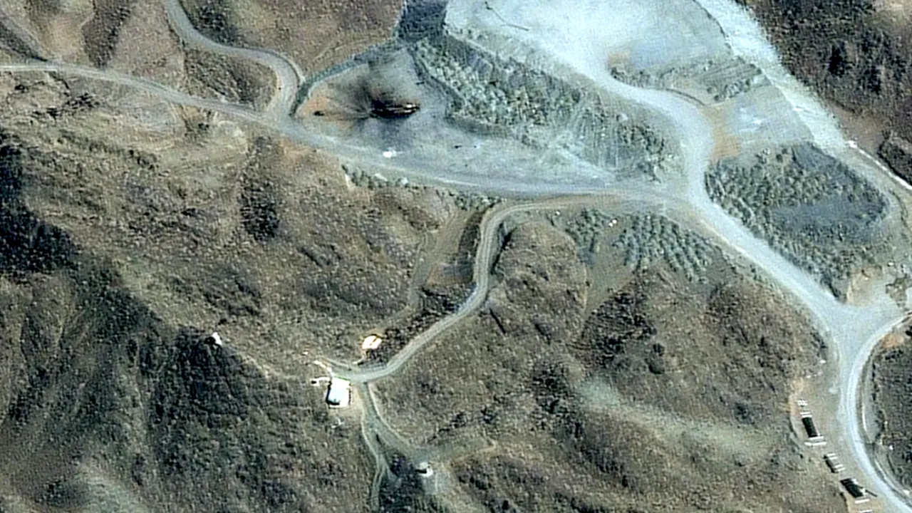WSJ: Serviciile israeliene cred că Iranul a ascuns mii de centrifuge nucleare sub un munte
