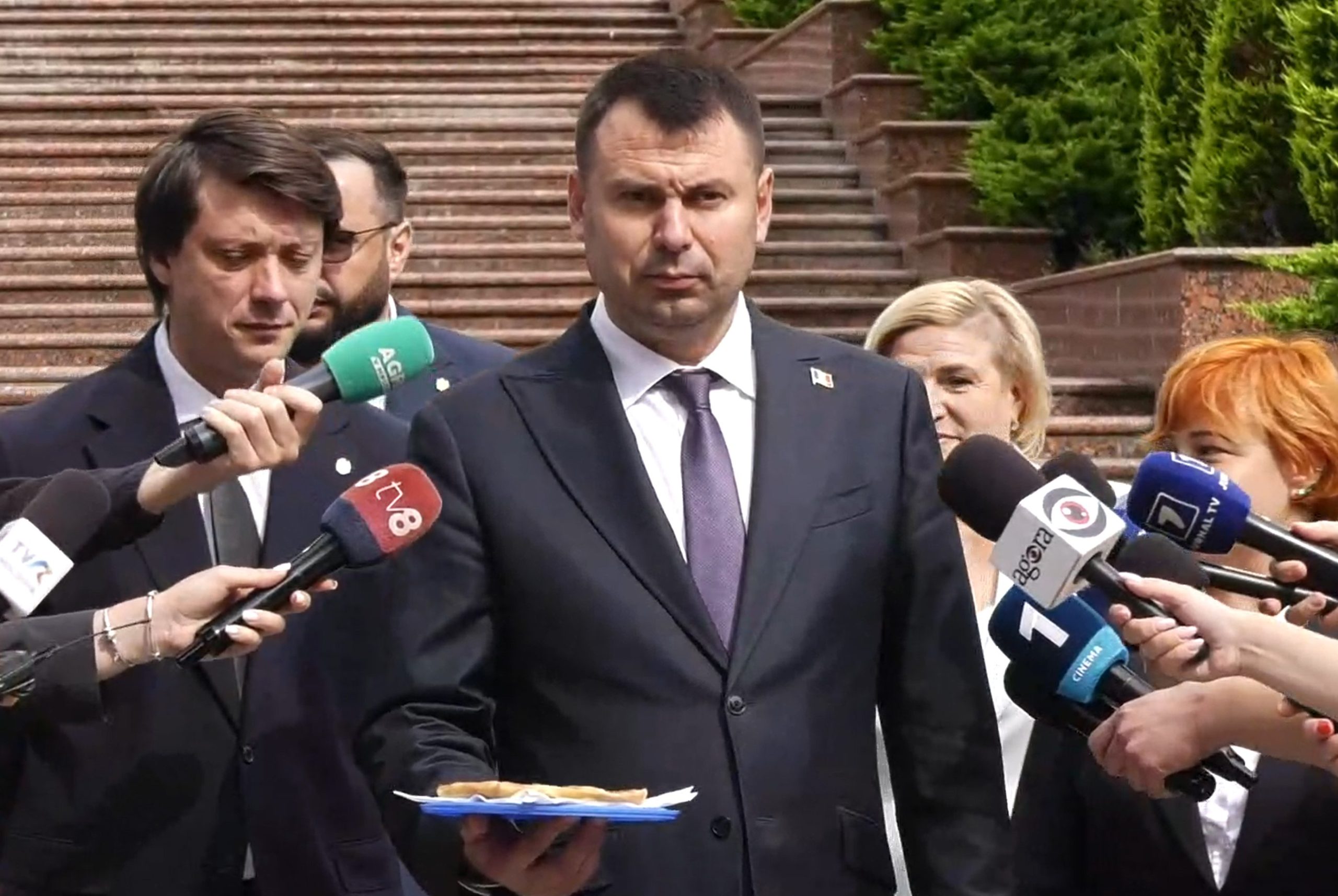Vasile Costiuc a venit cu o „plăcintă mică” la Președinție și îl propune pe Igor Grosu la funcția de premier