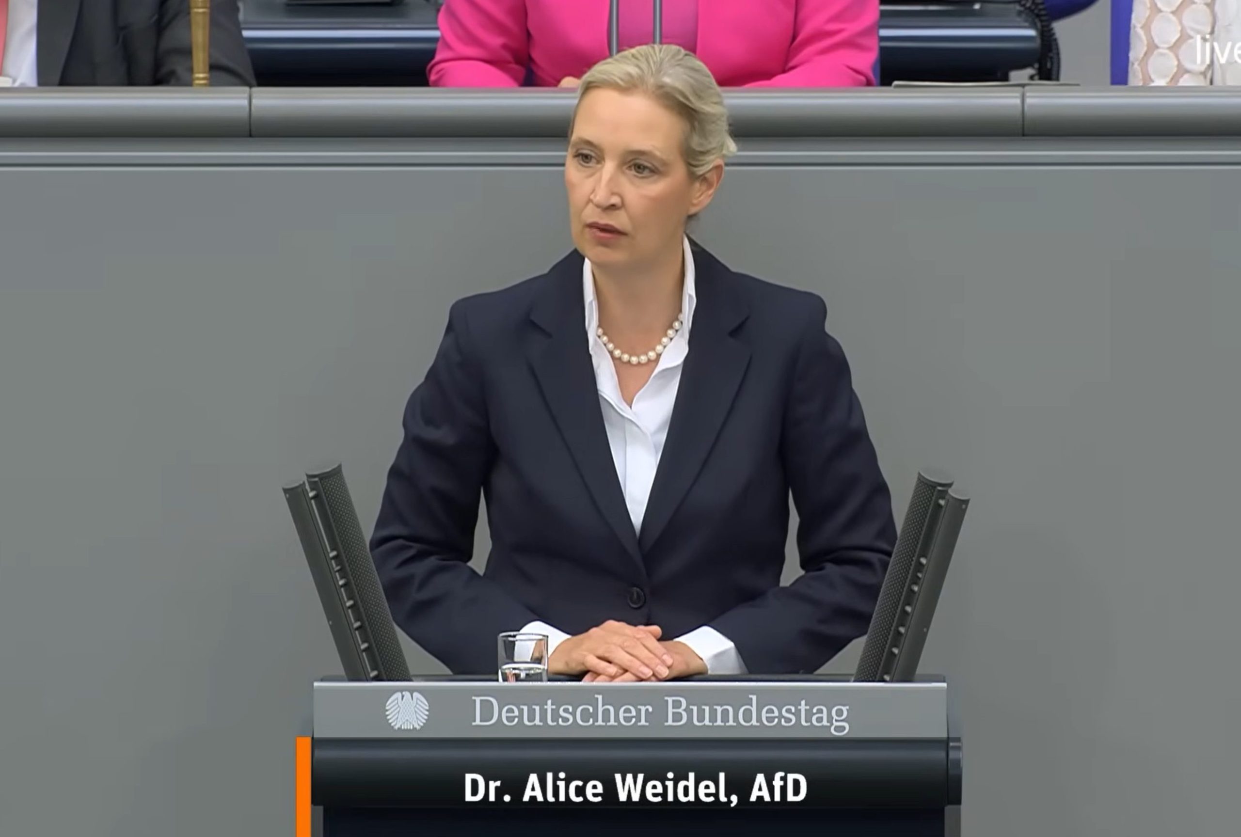 Șefa opoziției din Germania: 100.000 de muncitori din industria auto riscă șomajul, în timp ce Guvernul Merz pompează bani în apărare