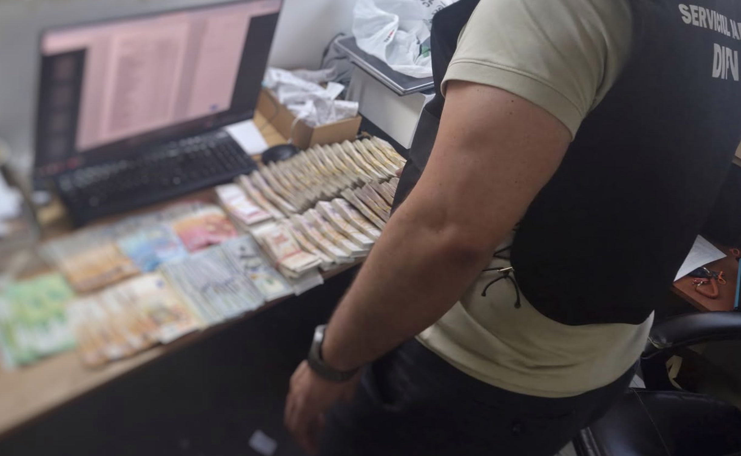 Automobile de peste 17 milioane de lei, importate din SUA printr-o schemă frauduloasă. Au fost efectuate 11 percheziții