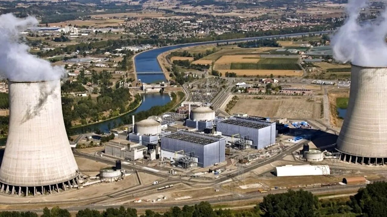 Canicula începe să afecteze centralele nucleare din Europa. Un reactor a fost deja oprit