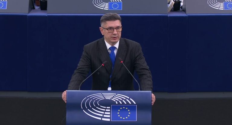 Евродепутат: «Мы направляем миллиарды для Молдовы, а они назначают зарплаты по 6 тысяч евро»