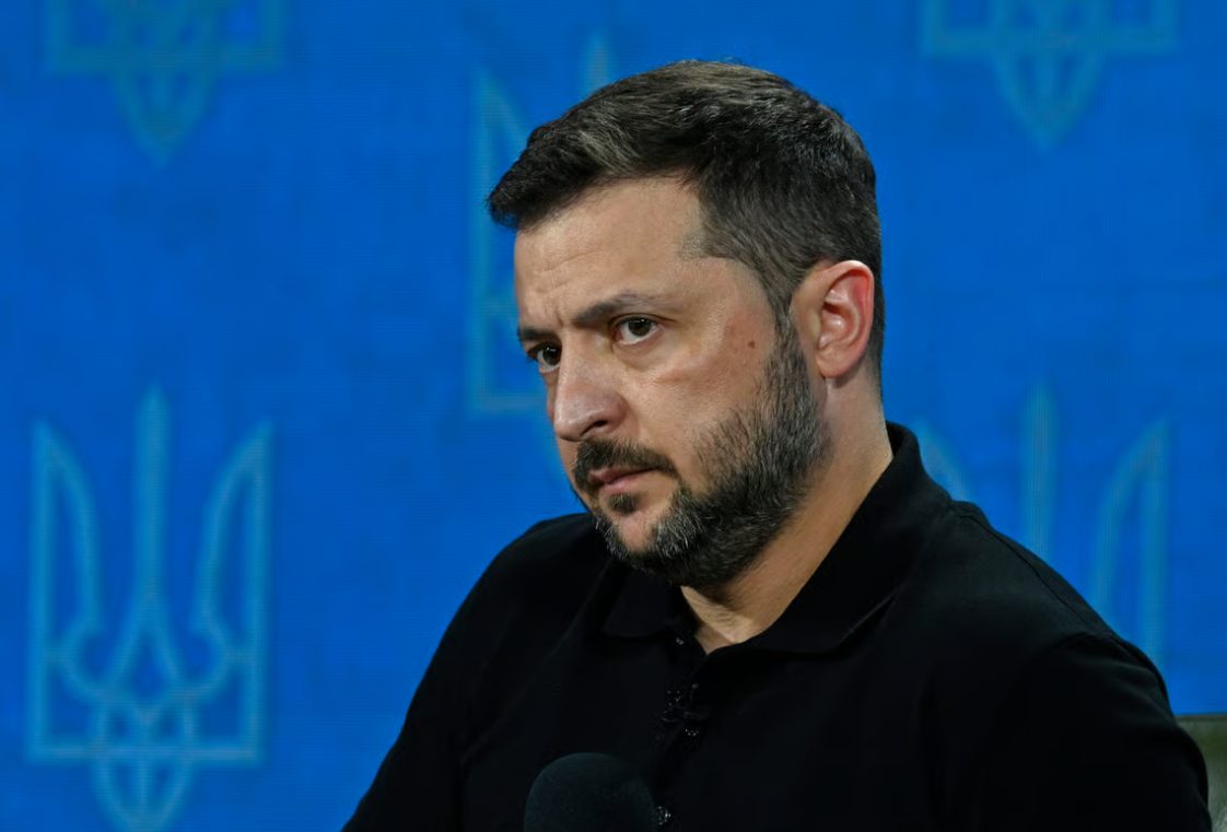 Politico: коррупционное расследование стало причиной неожиданной перестановки в правительстве, инициированной Зеленским