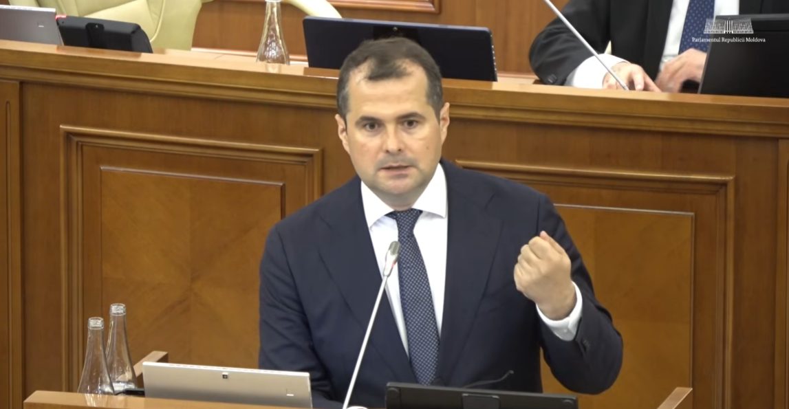 „Este absurd! O țară întreagă discută despre 200 de metri pătrați”: Tofan, despre închirierea spațiilor din aeroport.