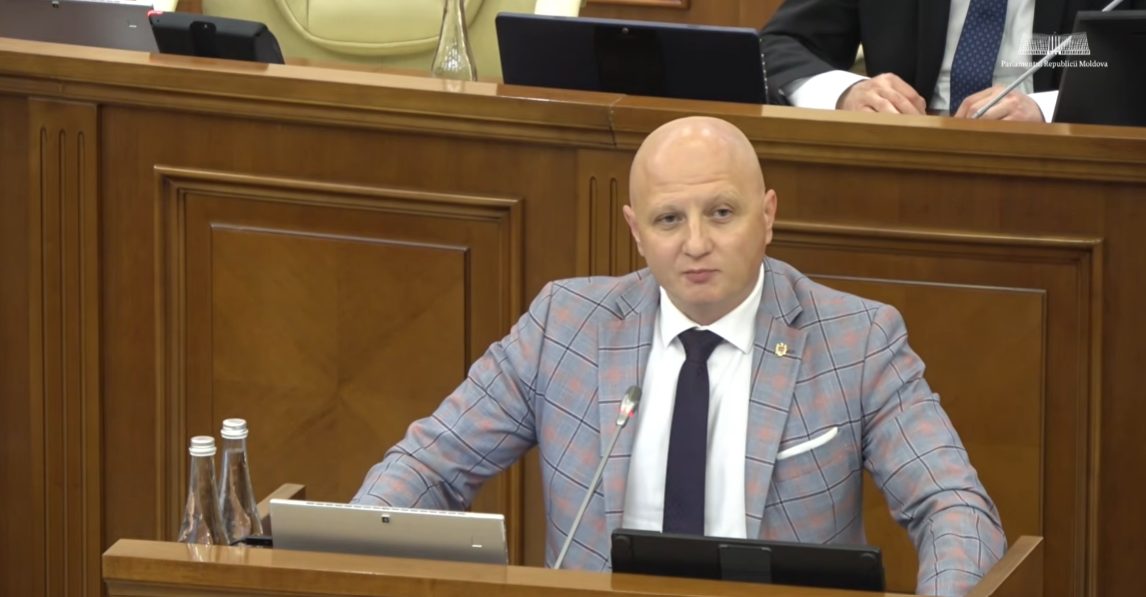 Istratii: „Jurnaliștii pot critica liber guvernarea. Au uitat ce înseamnă presiunile.”