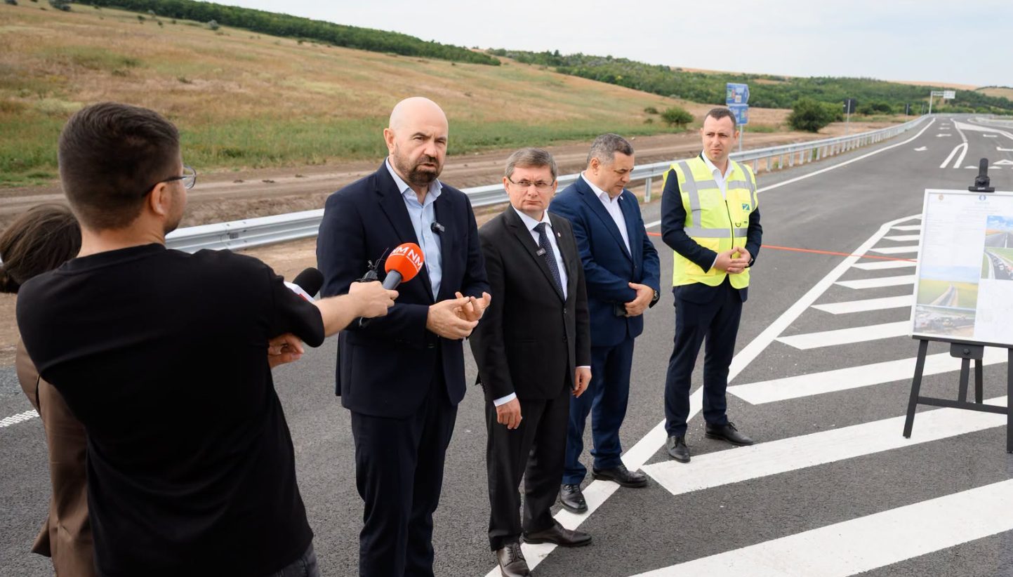 Între foamea lui Grosu și ospățul imaginar al lui Bolea: cum arată satul moldovenesc în viziunea politicienilor