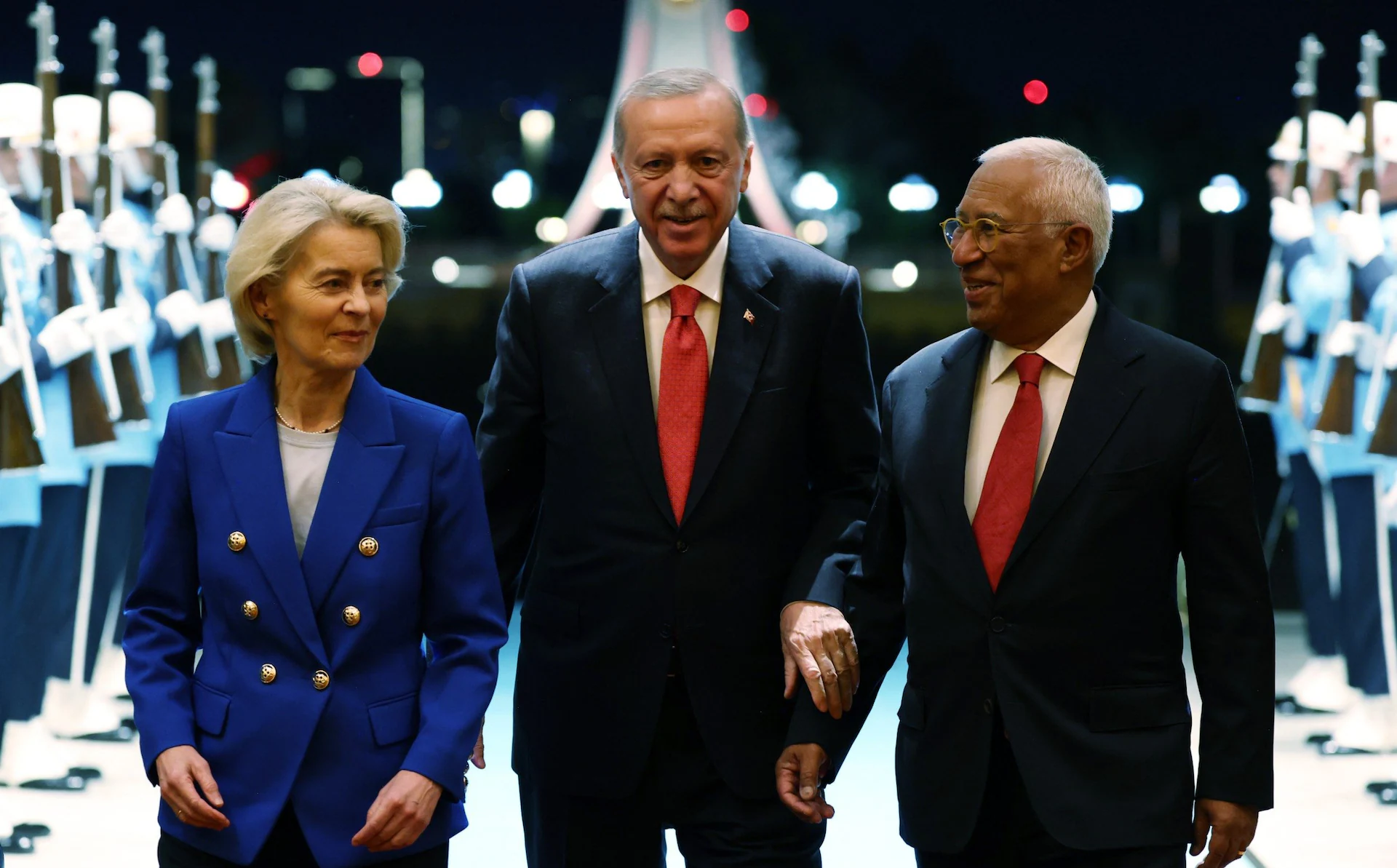 Politico: Erdoğan a oferit conducerii UE pistoale de luptă cu muniție după summitul de la Ankara