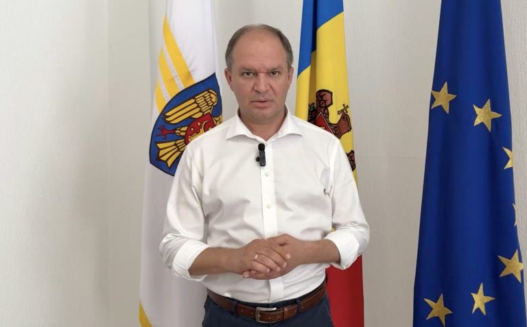 Chișinăul începe să formeze stocuri de apă și combustibil după instituirea stării de alertă