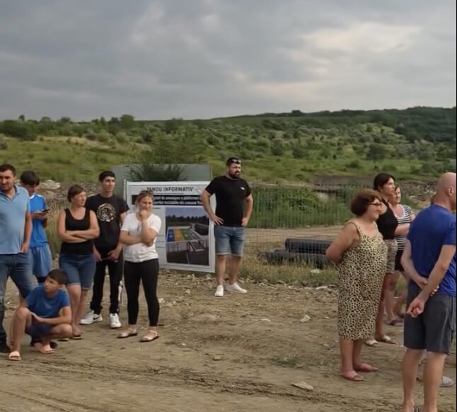 Locuitorii din Trușeni au ieșit la protest: „Nu vom mai permite să fie aduse aici deșeuri”