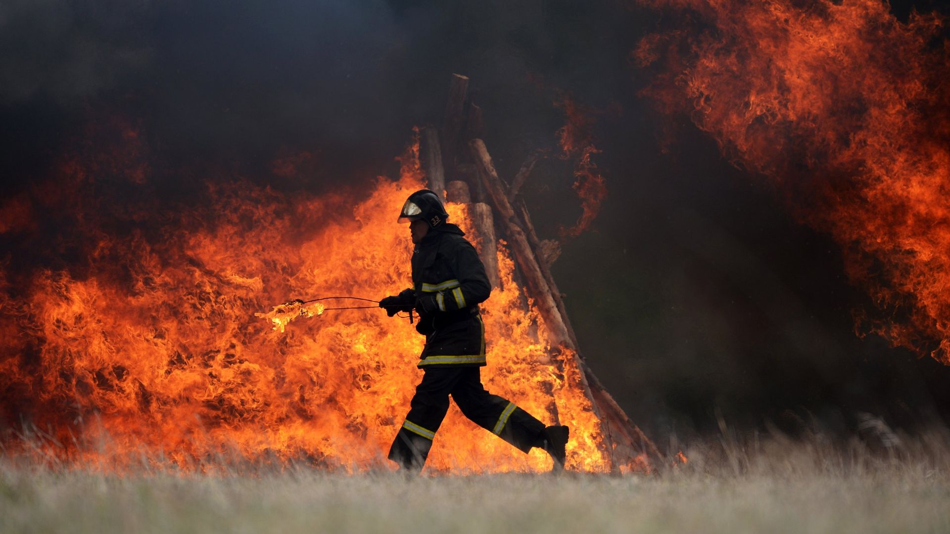 Cod de alertă: Pericol excepțional de incendii de vegetație avertizează IGSU