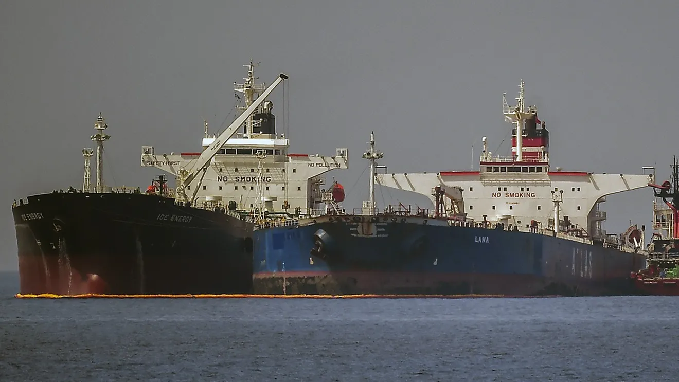 FT: греческие компании заработали почти $4 млрд на перевозке российской нефти