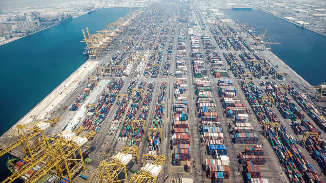 Dubai pregătește un nou port în afara Golfului care să ocolească Strâmtoarea Ormuz