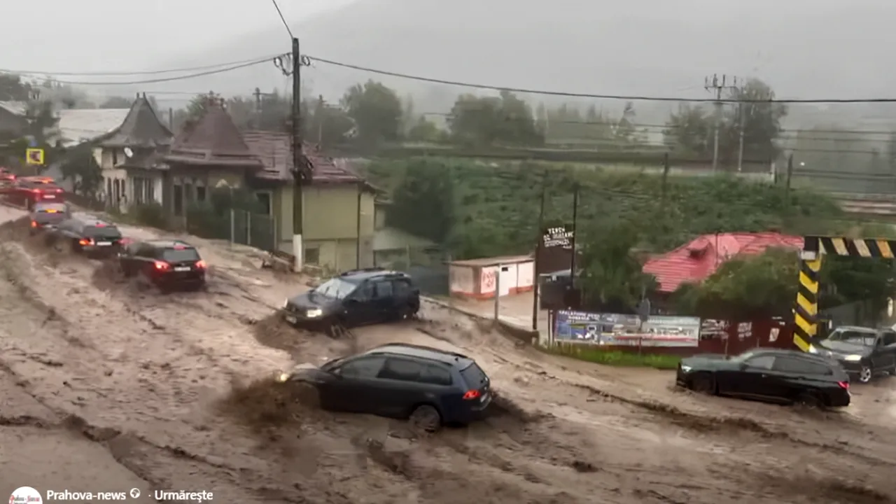 Сильные наводнения в Румынии: Буштень оказался парализован потоками воды, несколько автомобилей унесло