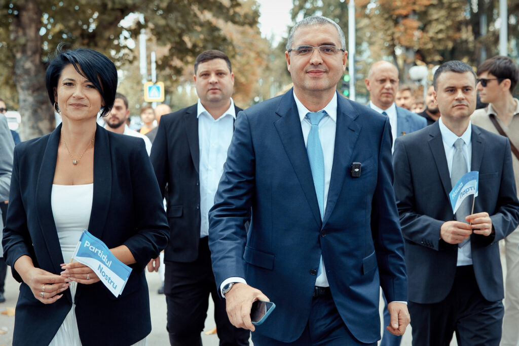 Consultări cu scântei pentru noul Guvern: Usatîi: „Nu asistăm ca actori la acest spectacol”