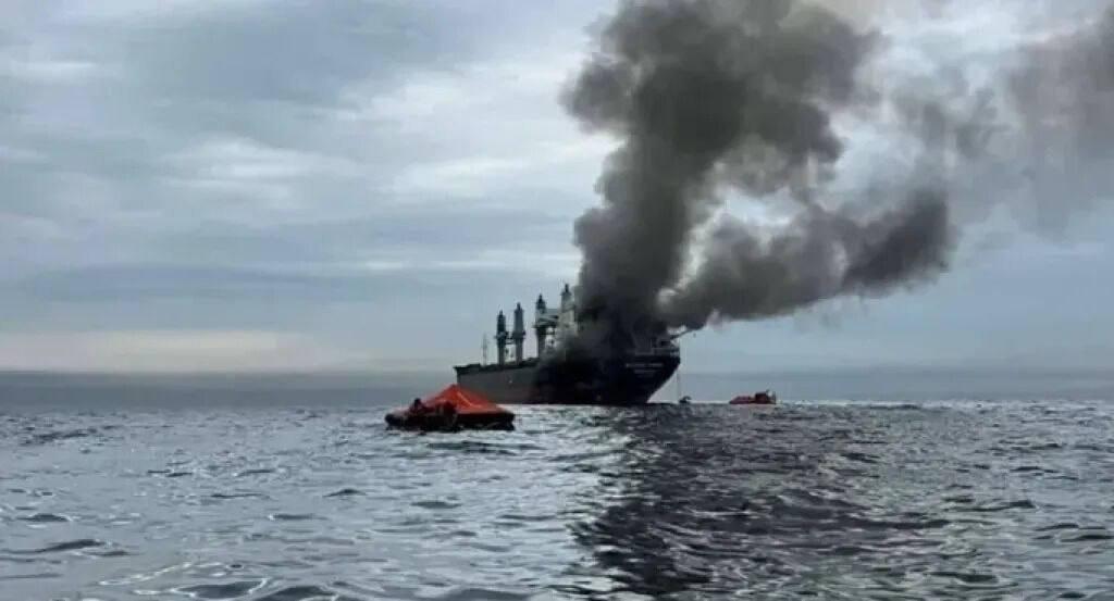Дроны атаковали американское газовое судно в Египте: пожар охватил два танкера