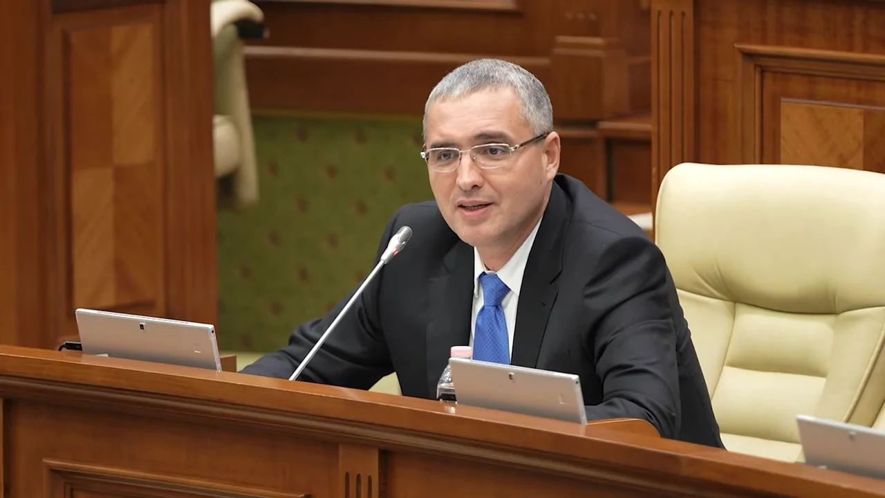 Usatîi: „S-au schimbat prim-miniștrii, dar puterea și sistemul au rămas aceleași”