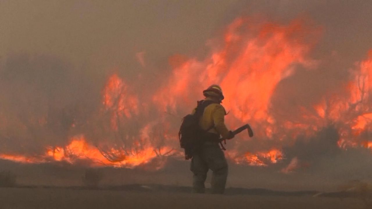 Nevada în flăcări: peste 42.000 de oameni au fost evacuați din cauza incendiului