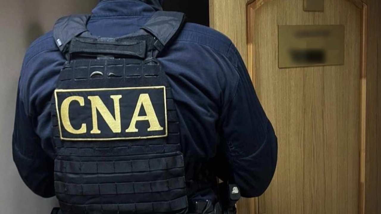 Dosarul de 400 de mii de dolari: un nou suspect a ajuns în izolatorul CNA