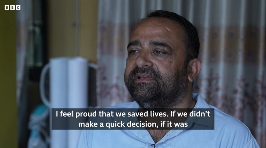 Omul care a salvat 900 de copii din calea viiturii din Nepal. „Am scăpat cu doar 10 secunde înainte”