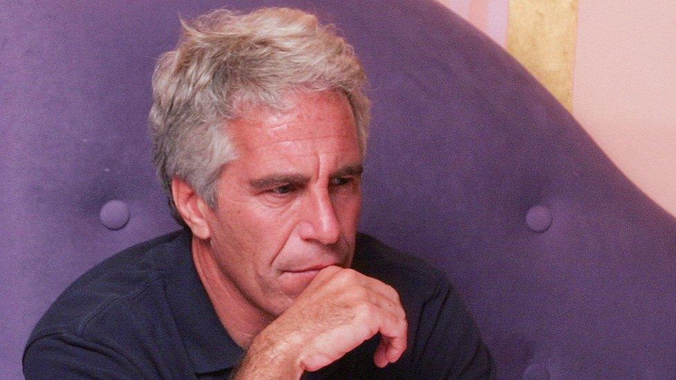 Guvernul britanic ia în calcul o anchetă publică privind cazul Jeffrey Epstein și activitatea acestuia în Marea Britanie
