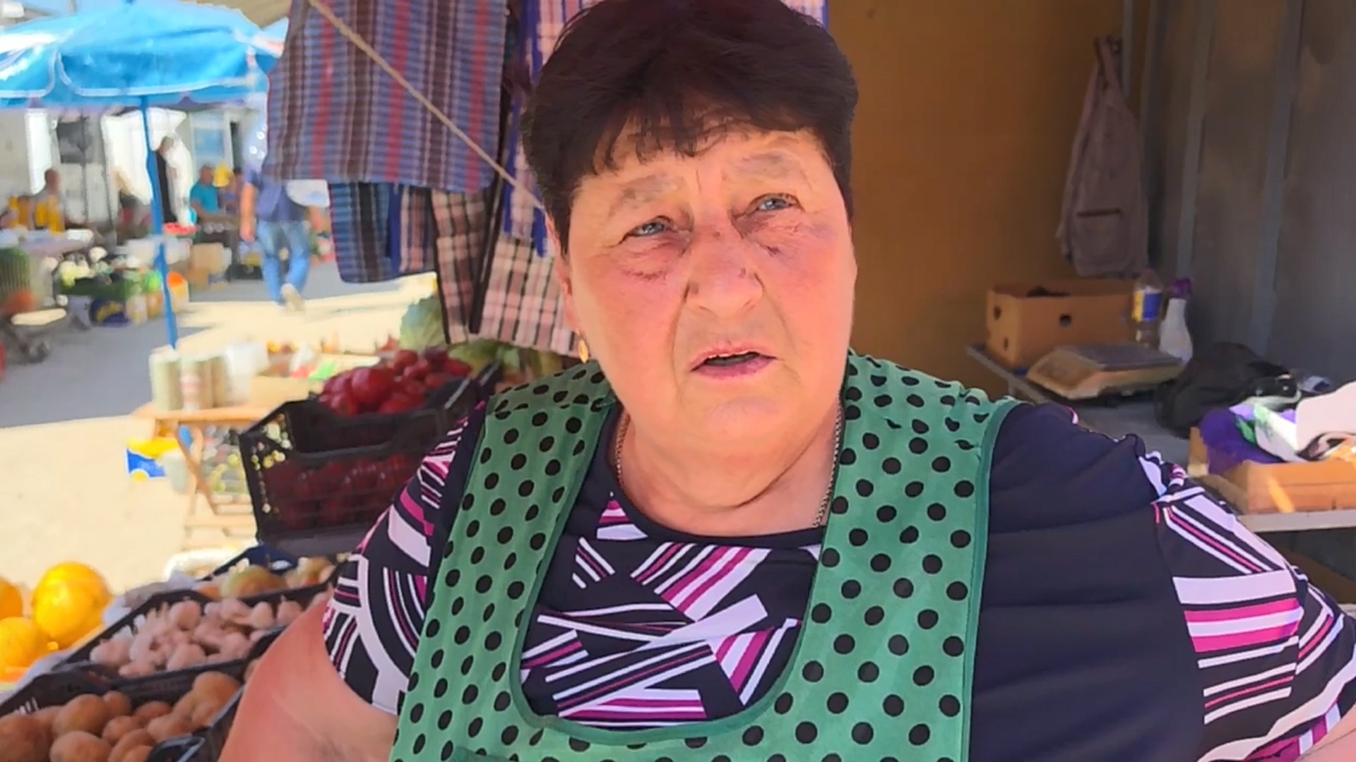 „Trăiesc numai pentru amenzi”: Cum sunt sancționați comercianții din piețele improvizate din țară