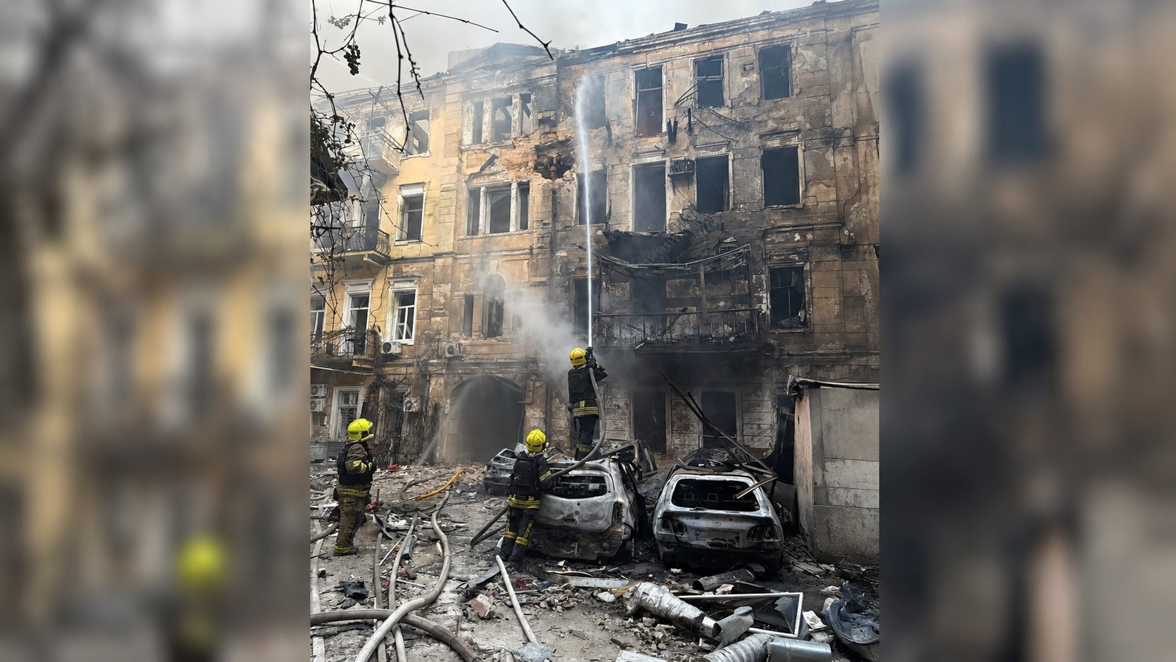 Одесса подверглась массированной атаке ракет и дронов. Есть раненые, перебои со светом и остановлен электротранспорт
