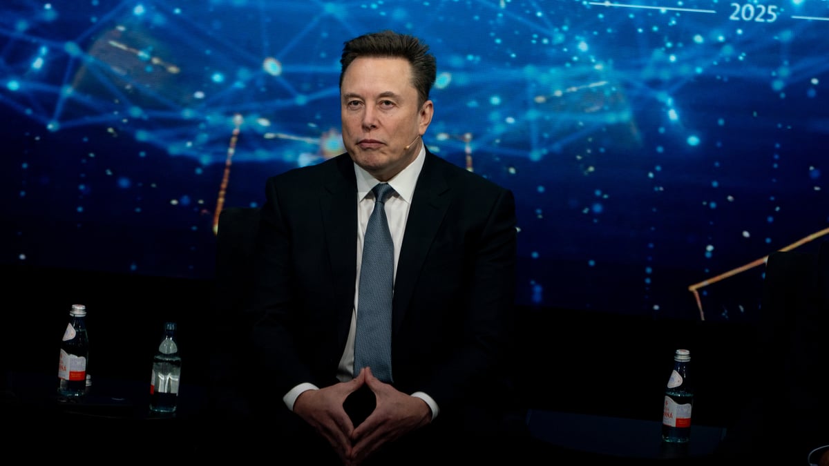 FT: Elon Musk era dispus să permită Ucrainei să utilizeze Starlink pentru atacuri împotriva Rusiei