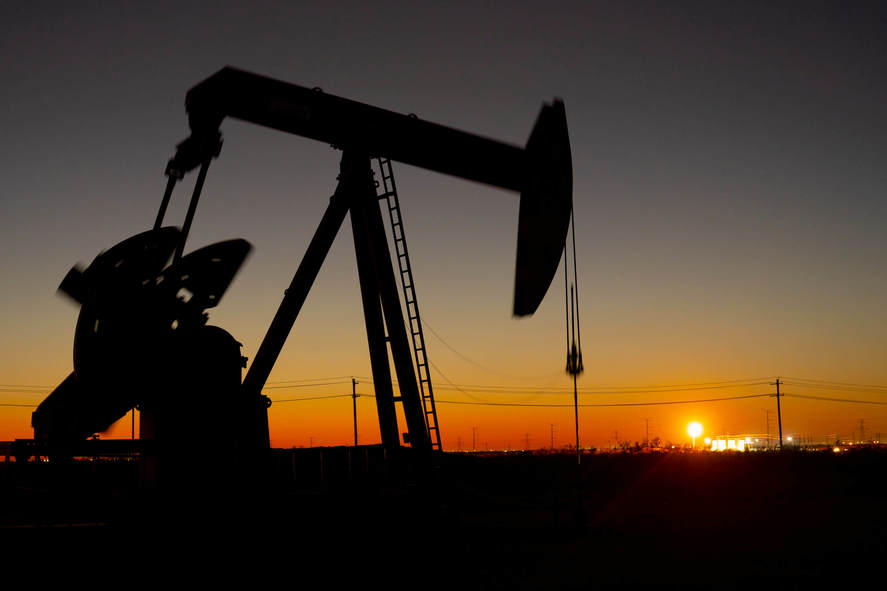 Blocajul din Strâmtoarea Ormuz persistă: Analiştii avertizează că petrolul ar putea urca la 120-140 de dolari pe baril
