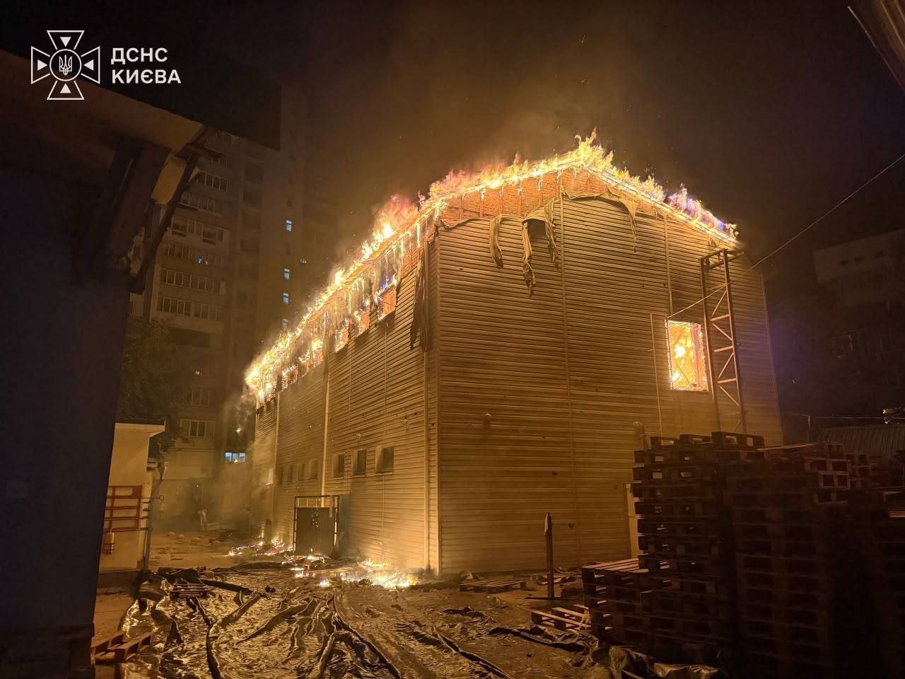 Киев подвергся мощному обстрелу: погибли не менее 12 человек, пострадали 33 человека