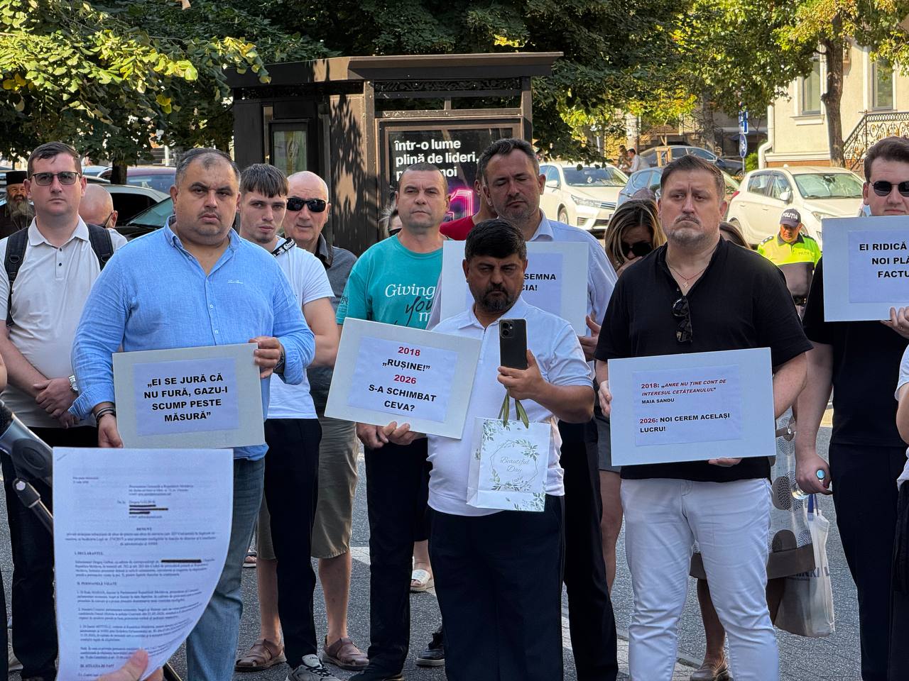 «Клянутся, что не воруют…»! Протест у здания НАРЭ в день обсуждения возможного повышения тарифа на газ